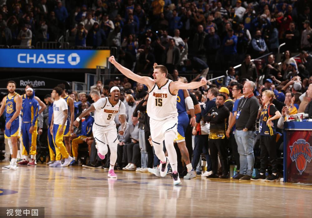 4人几乎同 4人几乎同